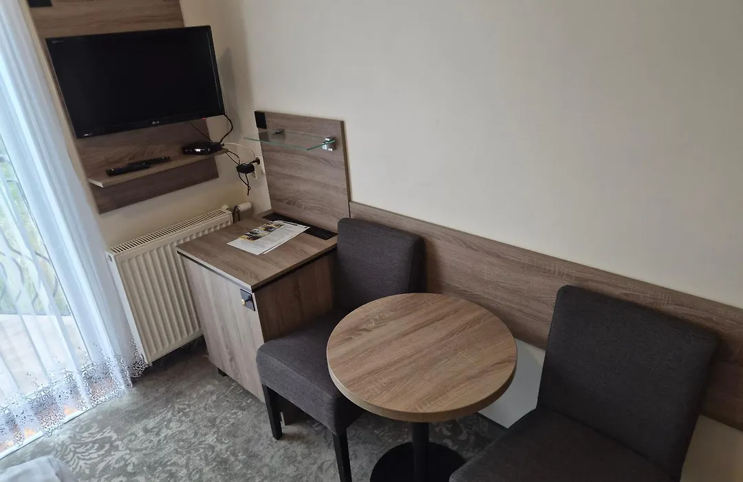 Domki, Apartamenty i Restauracja Włóczęga-1