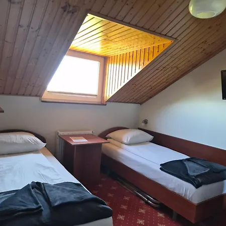 Domki, Apartamenty i Restauracja Włóczęga-3