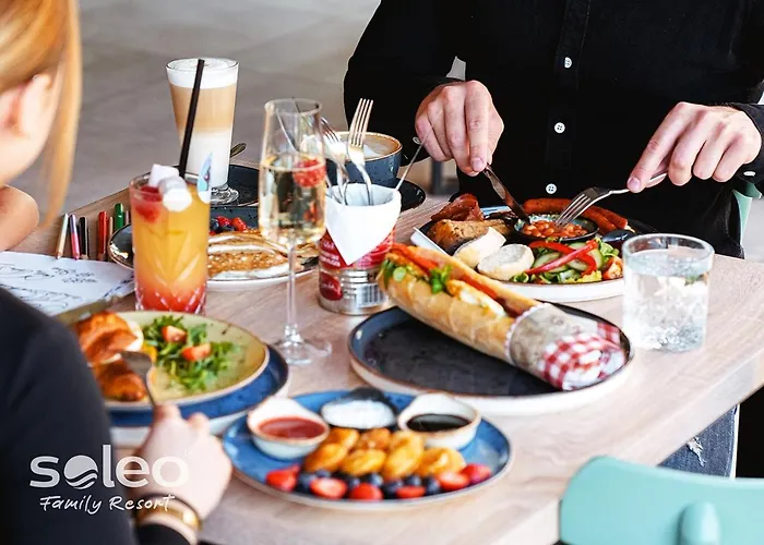 SOLEO Family Resort - domki 3 min od Morza - 3 Baseny, 3 Jacuzzi, Sauna, ANIMACJE, Małpi Gaj, 3 Sale Zabaw, 4 Place Zabaw, 2 Restauracje Rewal