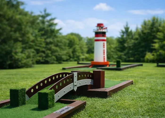 Domki Kapitańskie z prywatnym polem do gry w Mini Golf Rewal